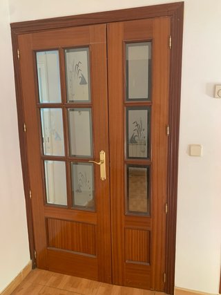 Puertas de madera con marco
