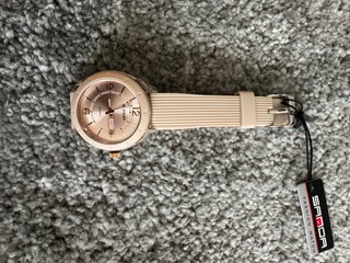 Reloj SKMEI Beige y Plateado
