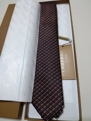 Corbata Burberry Negra y Roja