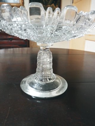 Frutero antiguo de cristal con pie