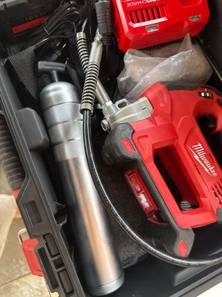 Engrasadora Milwaukee a Batería