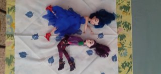 Due bambole Disney con abiti