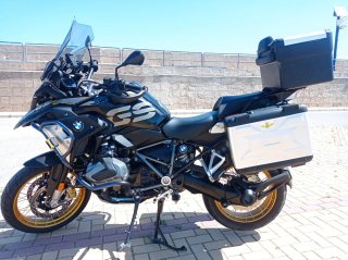 BMW R 1250 GS  Moto Negra y Dorada Exclusive