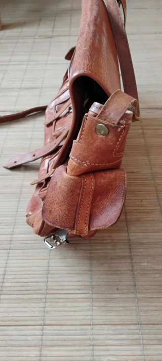 Bolso de piel marrón
