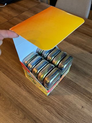 Mini latas display Pokémon TCG