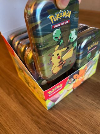 Mini latas display Pokémon TCG
