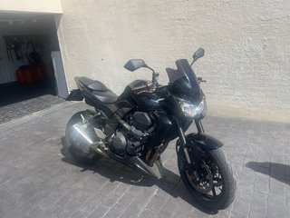 Moto Kawasaki Z750 Negra