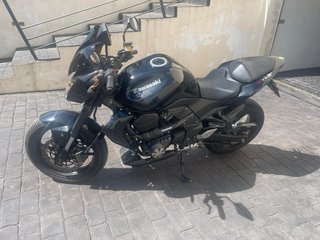 Moto Kawasaki Z750 Negra