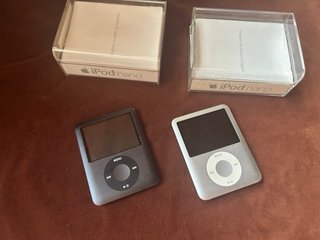 iPod Nano Apple Negro/Gris 80€ cada uno