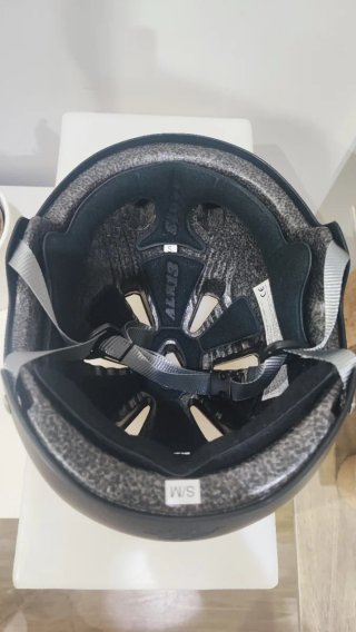 Casco de patinaje AL13 negro