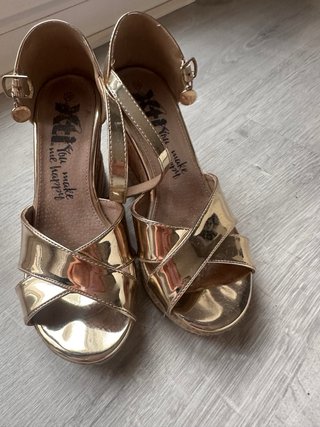 Sandalias doradas plataforma XTI talla 36