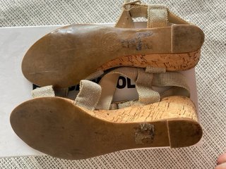 Sandalias Bimba y Lola Doradas Talla 38