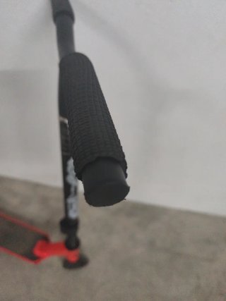 Patín unisex rojo y negro