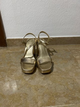 Sandalias doradas plataforma tacón 38