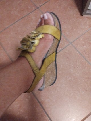 Sandali Oroscuro in pelle con fiori oro