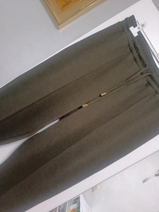 Pantalón verde militar con cordones