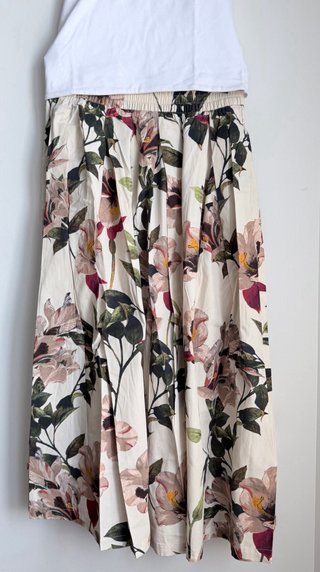 Falda midi Zara flores