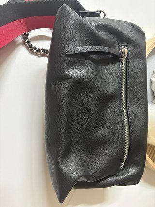 Bolso Desigual negro con cadena y neceser