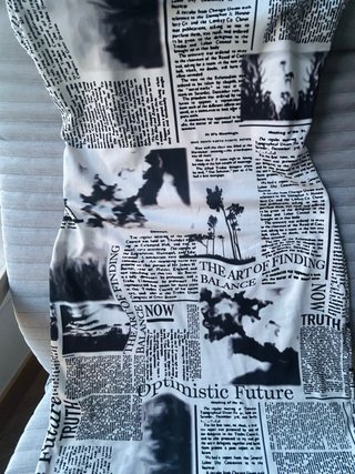 Vestido estampado periódico T.S