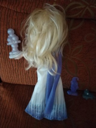 Muñeca Elsa Frozen canta y habla