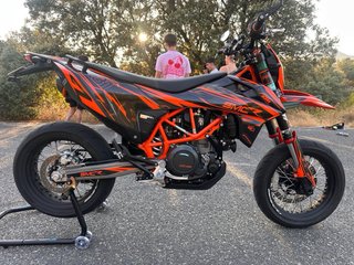 KTM 690 SMC R 2022 Supermoto Naranja/Negra