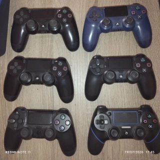PS4 (PlayStation 4)