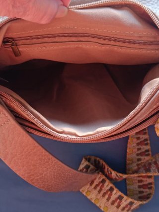 Bolso bandolera con letras doradas CK, étnico