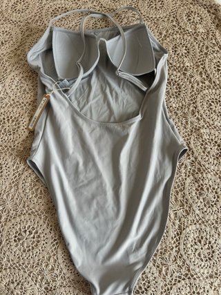SKIMS Traje de Baño Una Pieza Gris Talla XL
