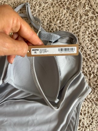 SKIMS Traje de Baño Una Pieza Gris Talla XL
