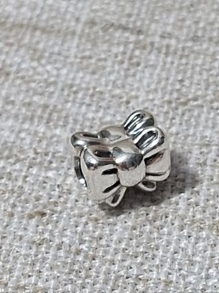 Charm Pandora Lazo Plata