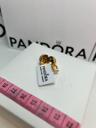 Charm Pandora Dorado con Circonita mom mama
