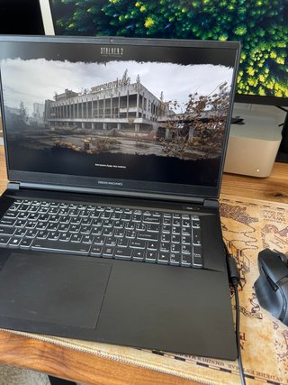 Portátil gaming Dream Machines 17" (RTX 4050)