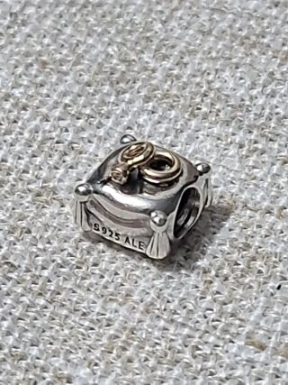Pandora Charm Almohada Anillos Oro Plata