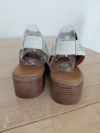 Sandalias Cesare Gaspari blancas mujer