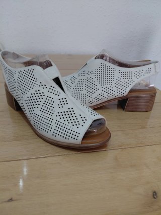 Sandalias Cesare Gaspari blancas mujer