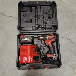 Taladro Percutor Milwaukee Compacto