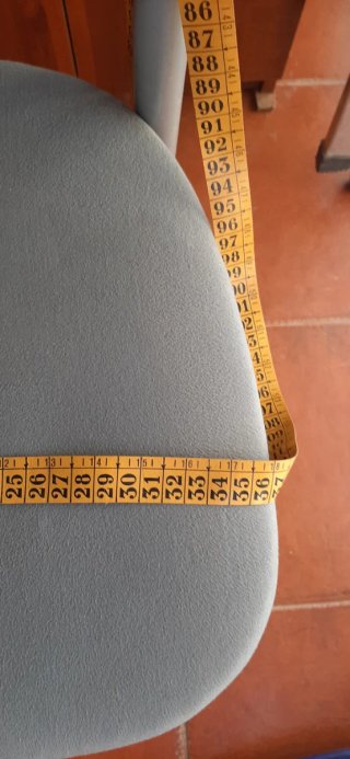 Banqueta gris con respaldo