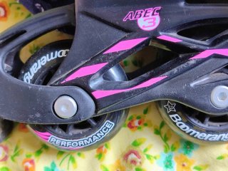 Patines en línea rosas y negros