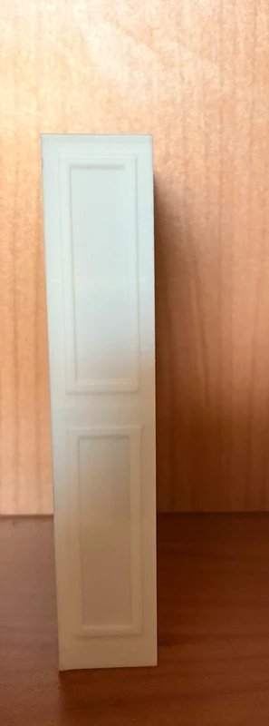 Mini libreria con libri e decorazioni