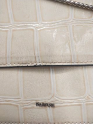 Bolso Clutch Beige Parfois Cocodrilo con Cadena