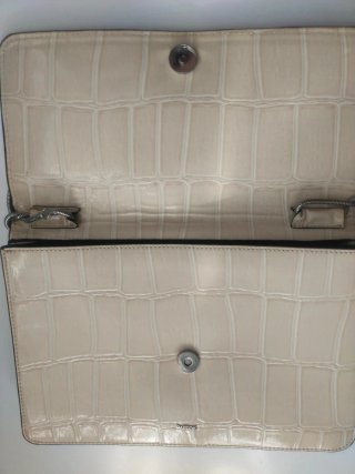 Bolso Clutch Beige Parfois Cocodrilo con Cadena