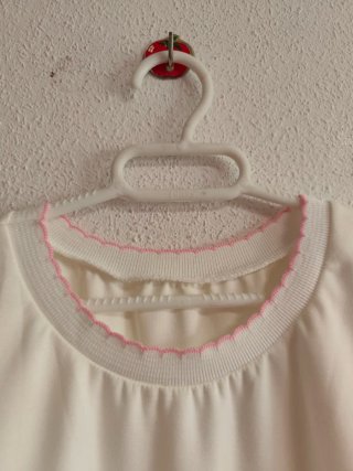 Camiseta de chica talla 44-46 nueva.
