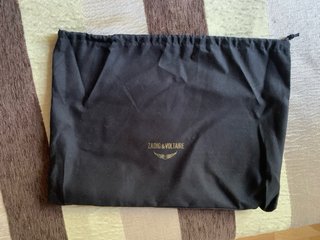 Bolso negro con cadena y logo Con funda de regalo