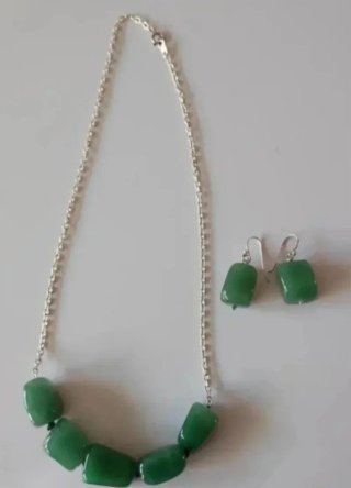 Conjunto Plata Ley: Collar y Pendientes Verdes