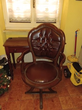 Poltrona antica studio pelle girevole capitonnè