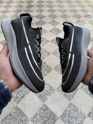 Zapatilla Deportiva Nike Zoom Fly 4 Gris Metalica.