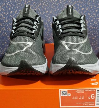 Zapatilla Deportiva Nike Zoom Fly 4 Gris Metalica.