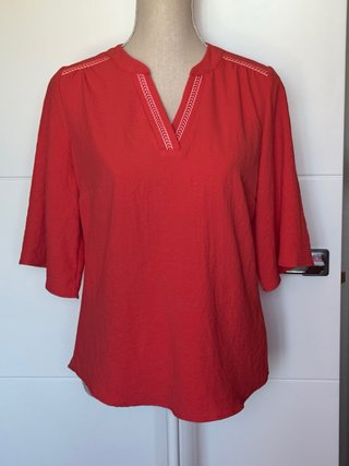 Blusa roja coral con bordado “Grain De Malice”