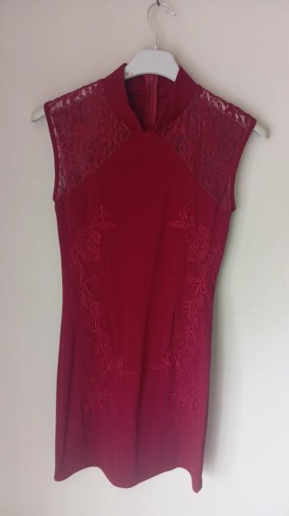 Vestido burdeos encaje y bordados Talla S