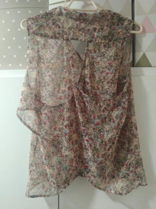 Blusa LA floral talla M sin arrugas